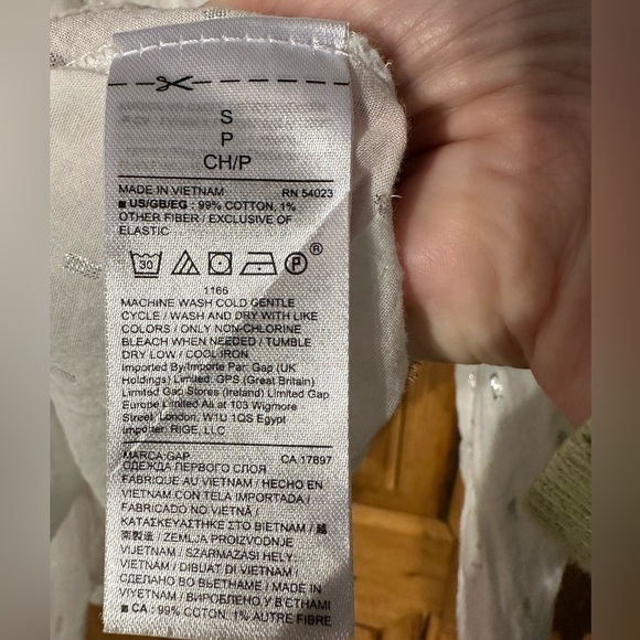 Gap White Sheer Lightweight Top w/Silver Design & Rouching Sz Small Fairycore - Picture 5 of 8